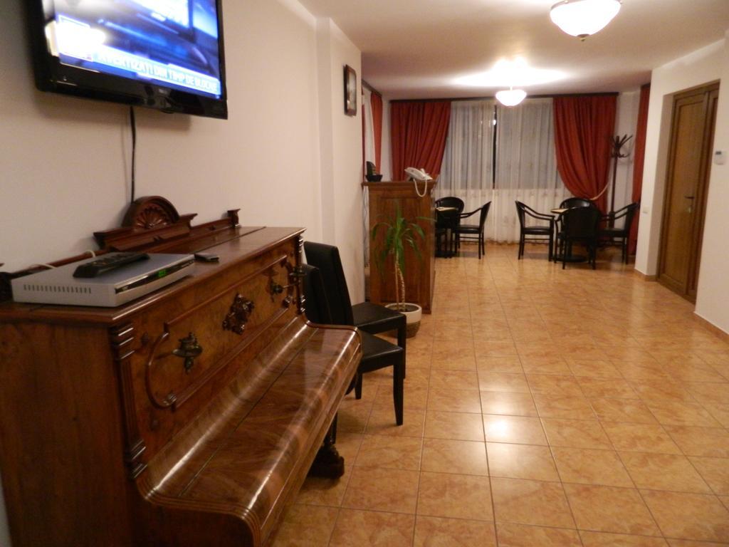 Hotel Vila Piano à Buşteni Extérieur photo